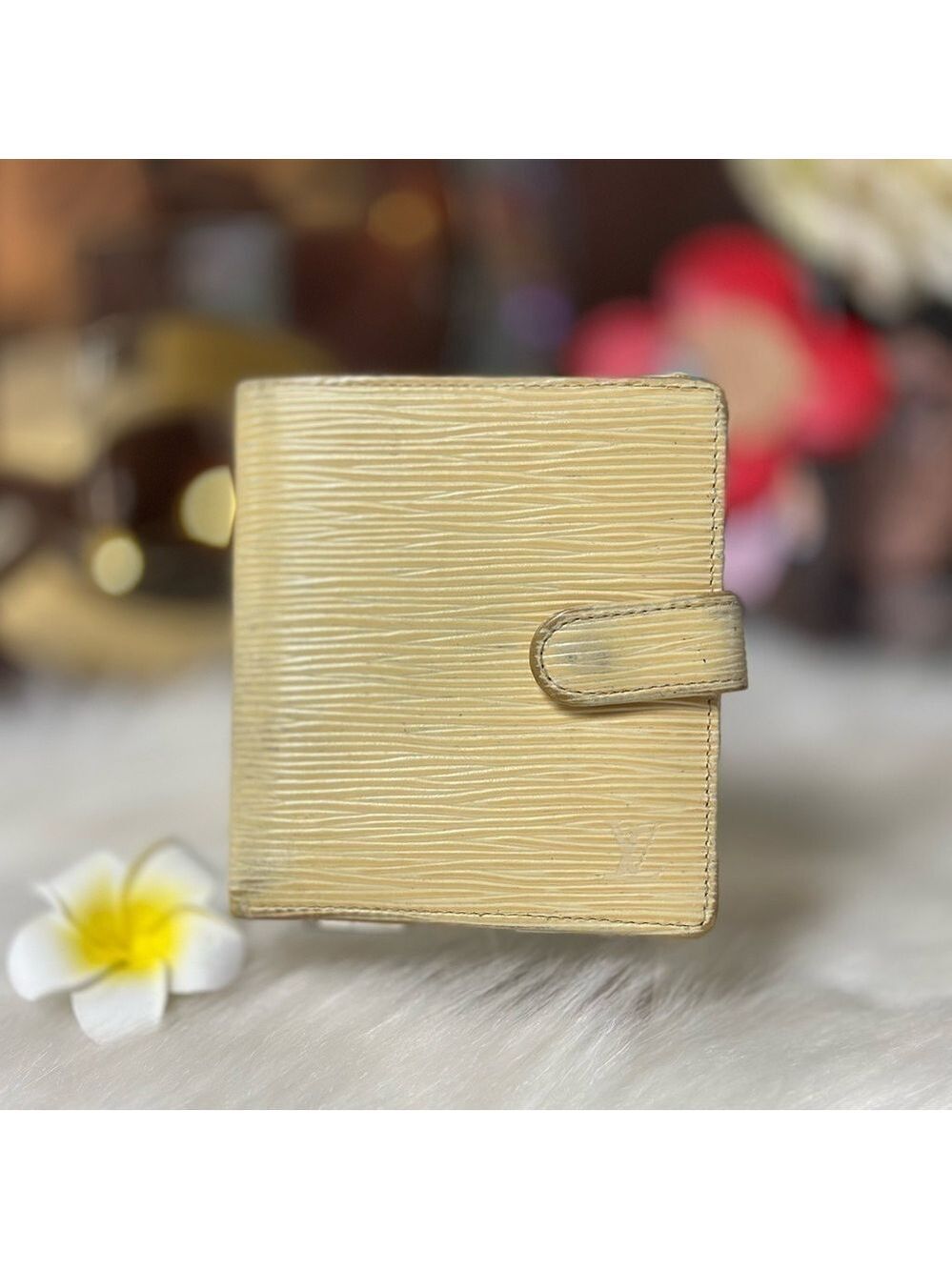 AUTHENTIC LOUIS VUITTON CREAM COLOR EPI LEATHER PORTE BILLES COMPACT WALLET